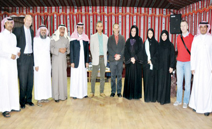 التشكيل في ضيافة فنون الرياض لبحث تجربة معرض البدر 