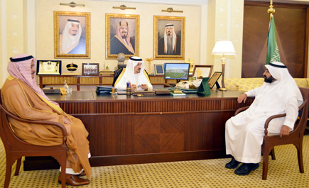 الأمير فيصل بن بندر يلتقي رئيس جمعية تطوير وتنمية العمل التطوعي بالقصيم 