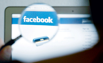 فيسبوك تلقت (10) آلاف طلب حكومي لمعرفة بيانات مستخدمين خلال (6) أشهر 