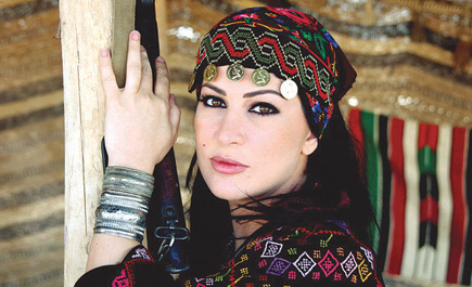 «فرعون» يحول جومانا مراد إلى فتاة شعبية مصرية 