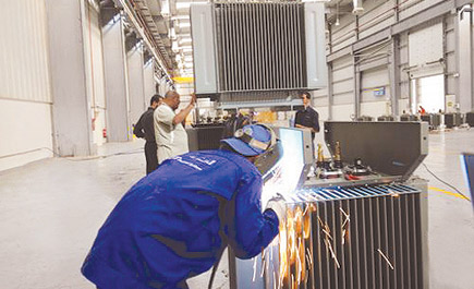 البنية التحتية وتعقيد الإجراءات وعدم تفعيل الحماية.. أبرز معوقات الصناعة