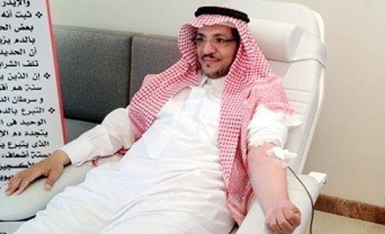 محافظ عفيف يدشن حملة التبرع بالدم 