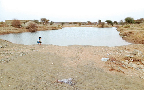 بحيرات من مياه السيول غربي وجنوبي العاصمة الرياض 