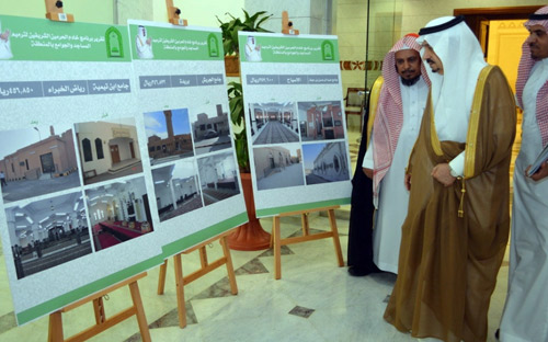 الأمير فيصل بن بندر يطلع على إنجازات مشروع خادم الحرمين لترميم المساجد والجوامع بالقصيم 