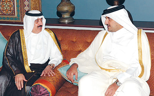 الأمير متعب بن عبدالله يهنئ أمير دولة قطر بتوليه مقاليد الحكم 
