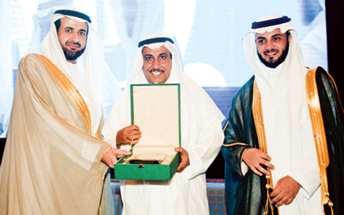 «مدن» تكرم الفنار لرعايتها جائزة الإبداع الصناعي