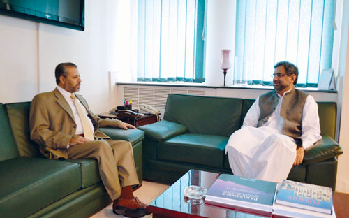 الغدير التقى وزير البترول الباكستاني 