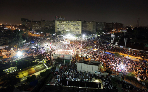 الجيش يطالب مؤيدي مرسي بإخلاء الميادين والإخوان يردون بمليونية أمام الحرس الجمهوري غداً 