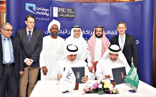 عقد شراكة بين جامعة سلطان وشركة موبايلي 