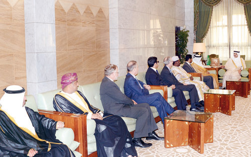 أمير منطقة الرياض وسمو نائبه يستقبلان أعضاء السلك الدبلوماسي المعتمدين 