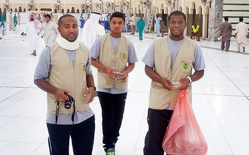 «رعاية شباب الرياض» ترسم لوحة جميلة من العمل التطوعي في المسجد الحرام 