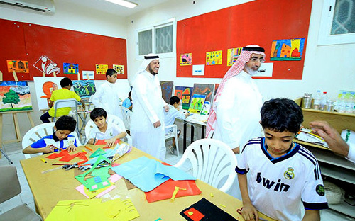 مدير التعليم بالمجمعة يتفقد عدداً من الأندية الموسمية