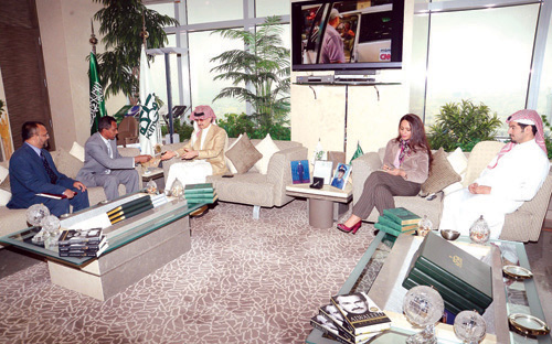 الأمير الوليد بن طلال تسلم رسالة من وزير الخارجية السيرلانكي 