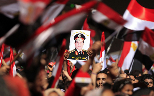 الجيش والشرطة يتعهدان بحماية المتظاهرين السلميين وشفيق يدعو لمواجهة (الخونة والمارقين) 