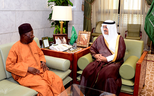 أمير منطقة الرياض يستقبل سفير سيراليون 