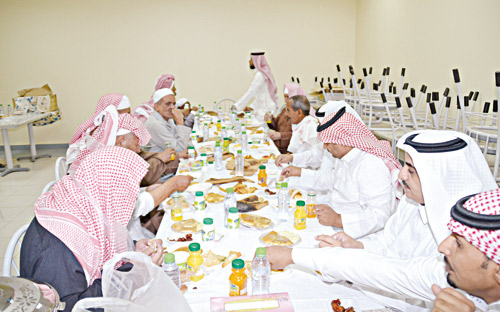حقوق الإنسان بمنطقة عسير تقيم إفطاراً للمسنين 