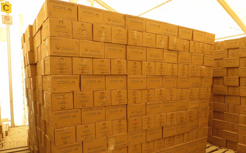 الحملة السعودية لمساعدة الأشقاء في سوريا توزع أكثر من (170) ألف علبة من اللحوم المعلبة 