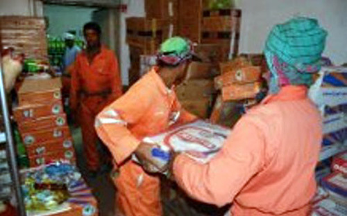 إتلاف (12) طناً من اللحوم الفاسدة و (3) أطنان حليب أطفال بنجران