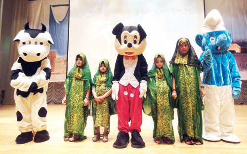 الأمهات والأطفال يبدعون أطول لوحة لأجمل عيد