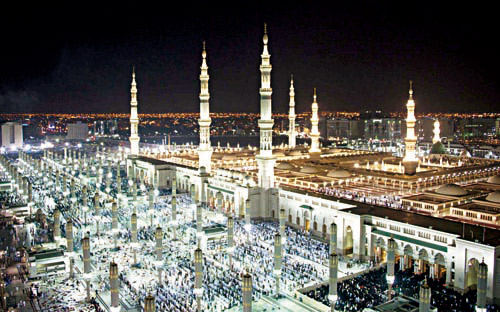 أكثر من (500) ألف مصل يؤدون صلاة العشاء والتراويح بالمسجد النبوي الشريف 