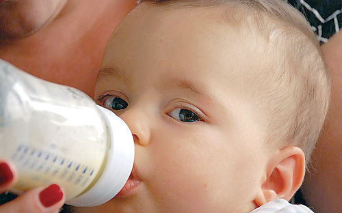 الشركة النيوزيلندية تعترف بتلوث حليب الأطفال 