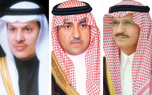 الأميران خالد بن بندر وتركي بن عبدالله يؤديان صلاة العيد بجامع الإمام تركي 