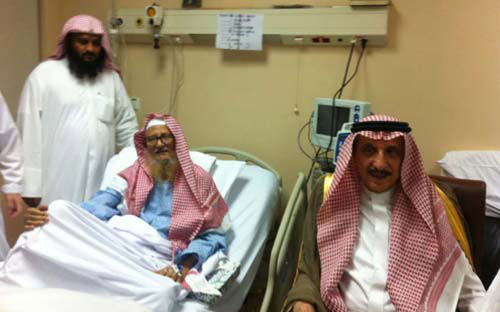 أمير منطقة جازان يطمئن على صحة الشيخ زيد المدخلي 