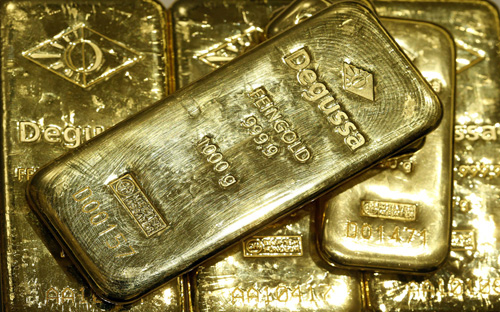 الذهب يرتفع لليوم الثاني مع تراجع الدولار 
