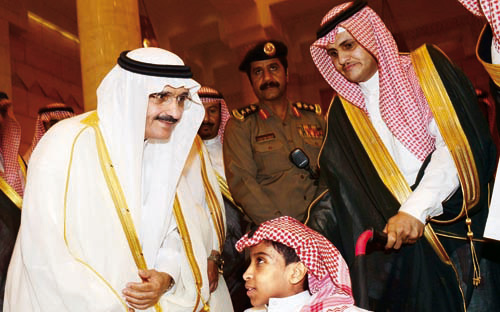 أمير منطقة الرياض ونائبه يستقبلان المهنئين بعيد الفطر بقصر الحكم 