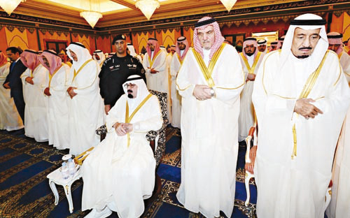 خادم الحرمين وولي العهد والنائب الثاني والأمراء يؤدون صلاة العيد في مكة المكرمة 