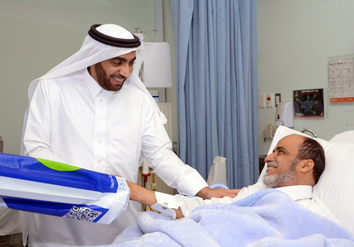 مركز الأمير سلمان لأمراض الكلى يعايد مرضاه 