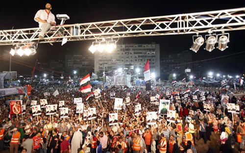 قيادي سابق بالإخوان يطالب أنصار مرسي بفض الاعتصامات والرجوع لرشدهم و الأزهر يبدأ الاتصالات للبدء بالمصالحة 