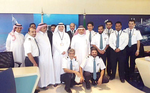 نائب مساعد المدير العام للمبيعات المباشرة المكلف بالرياض يعايد الموظفين ويتفقد سير العمل في التشغيل التجريبي لمكتب السعودية 