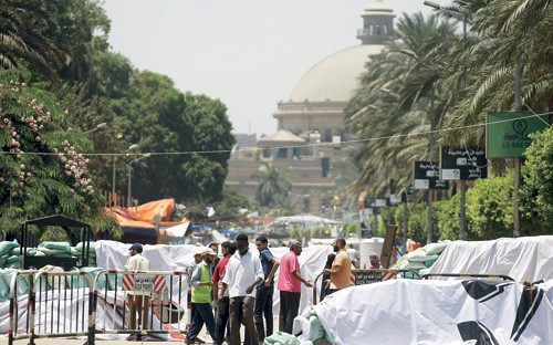 مؤيدو مرسي يطالبون بالتظاهر في التحرير والاتحادية 