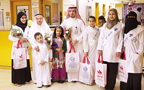 جمعية السكري السعودية الخيرية تعايد الأطفال المرضى في مدينة الملك فهد الطبية 