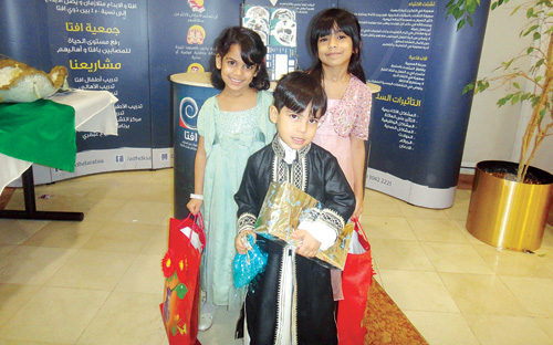 الأطفال يسعدون باحتفالات أمانة منطقة الرياض في مركز الملك عبدالعزيز التاريخي 