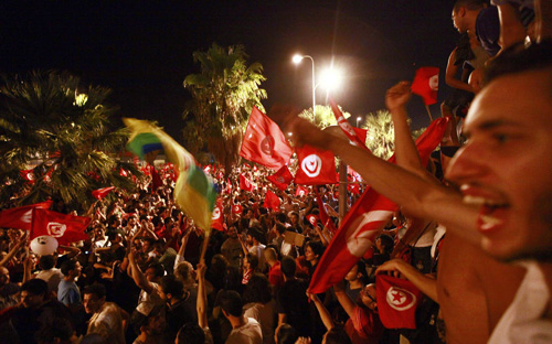 اتحاد الشغل في تونس يدعو الحكومة ومعارضيها إلى طاولة الحوار 