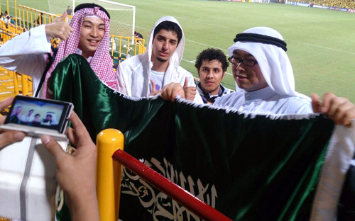 مشجع كاشيوا يسأل: هل يعرف لاعبو الشباب البرق والرعد!!