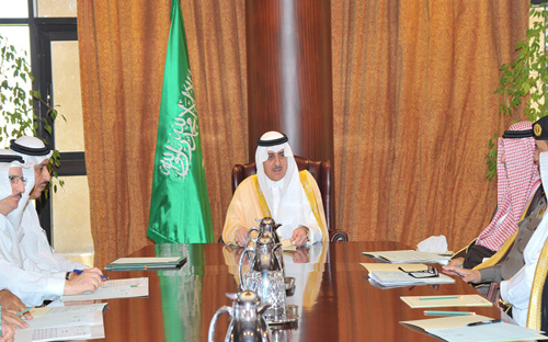 أمير تبوك يترأس اجتماع اللجنة العليا لمتابعة مشاريع المنطقة 