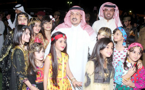 الأمير فيصل بن بندر يشيد بفرقة أطفال «بنات القصيم» 