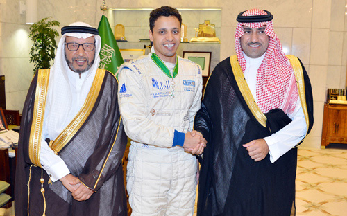 أمير الرياض بالنيابة يستقبل بطل الراليات الصحرواية ابن سعيدان 