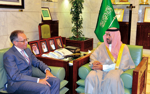 أمير منطقة الرياض بالنيابة يستقبل سفير أستراليا 