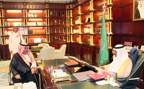 الأمير مشاري بن سعود يطلع على المخطط التفصيلي للمشروع الكشفي للاحتفال باليوم الوطني 