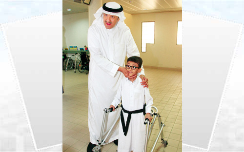 سلطان بن سلمان يزور مركز جمعية الأطفال المعوقين في الرياض 
