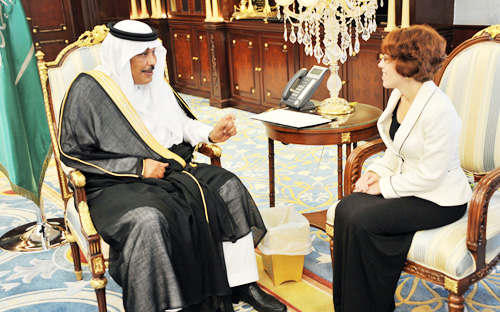 أمير منطقة الباحة يلتقي بالقنصل العام الأمريكي لدى المملكة 