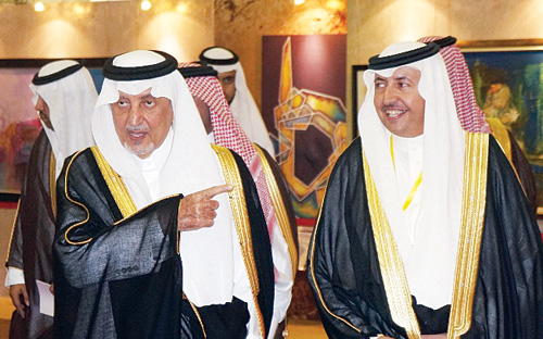 اللجنة التشكيلية في سوق عكاظ تتلقى إشادة الأمير خالد الفيصل.. الخديدي: 