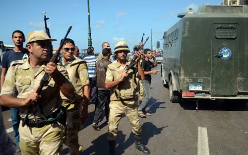الجيش المصري يواصل الحرب على الإرهاب والقبض على (10) إرهابيين 