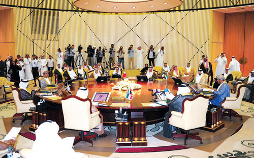 على هامش اجتماع لجنة التعاون البترولي في دول مجلس التعاون في الرياض أمس 
