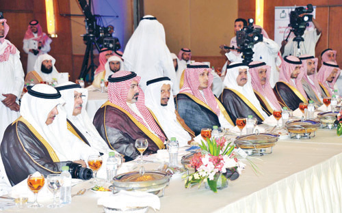 الأمير أحمد بن فهد بن سلمان رعى الحفل الثالث لجائزة «إنسان» للتميز 