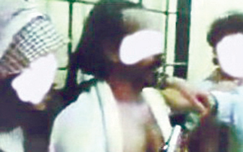 سجين المدينة المنورة يسلم نفسه بعد احتجازه النزلاء بمسدس «فارغ» وحزام ناسف وهمي 